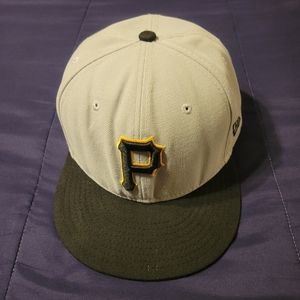 SIZE 7 3/8. NEW ERA PITTSBURGH PIRATES HAT.